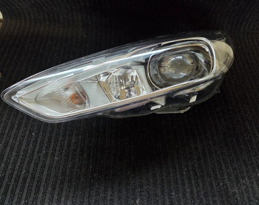 Ляв ксенонов фар Led дневна  Ford Focus III MK3  Форд Фокус  МК3 Bi-Xenon
