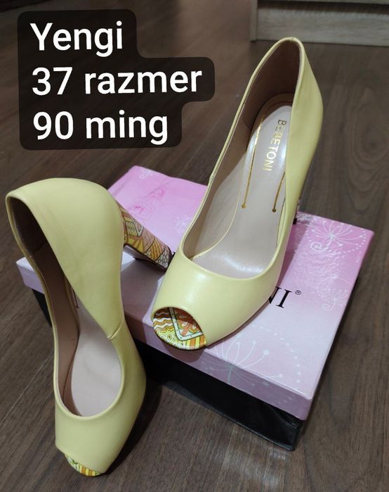 Oyoq kiyimlar sotiladi