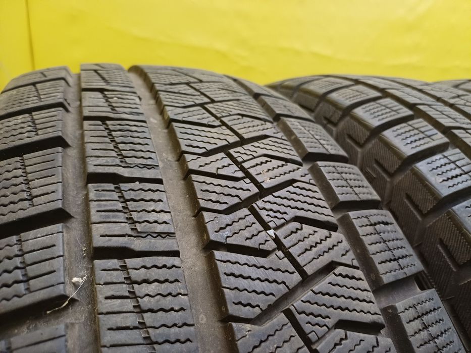 Шины 195/65 R15 Pirelli комплект.