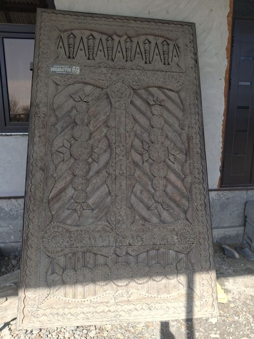 Дарвоза сотилади