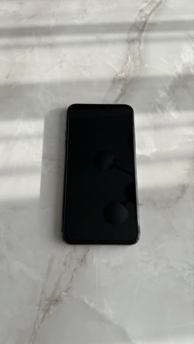 Продам Айфон 11 про мах 64гб