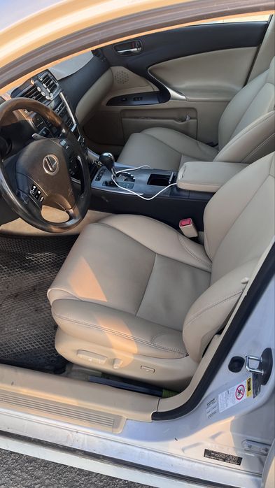 Продается lexus is 300