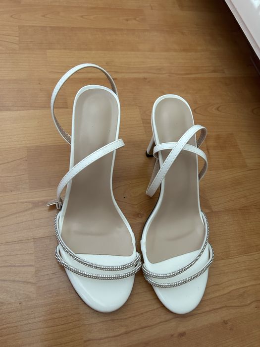 НОВИ Бели сандали на ток 40 номер