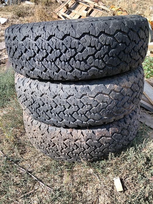 3бр гуми 225 75 16 джип all terrain

София възможност за лично предаване.