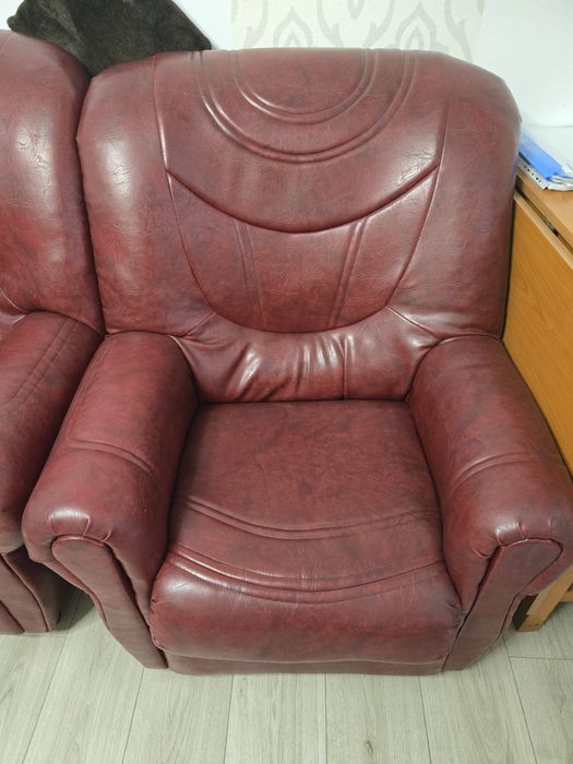 Vind doua fotoli plus o canapea