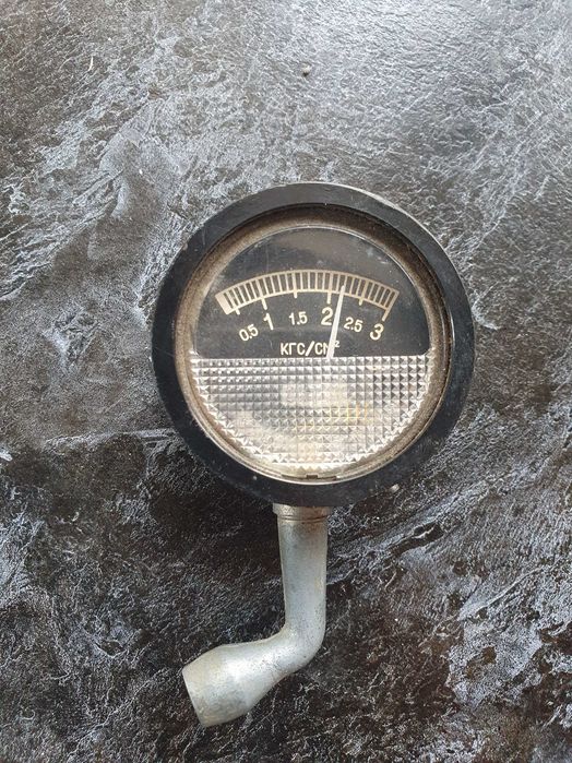 Монометр давления шин.