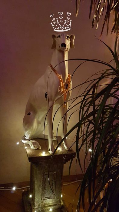 Хрътка от гипс в антикварен стил!