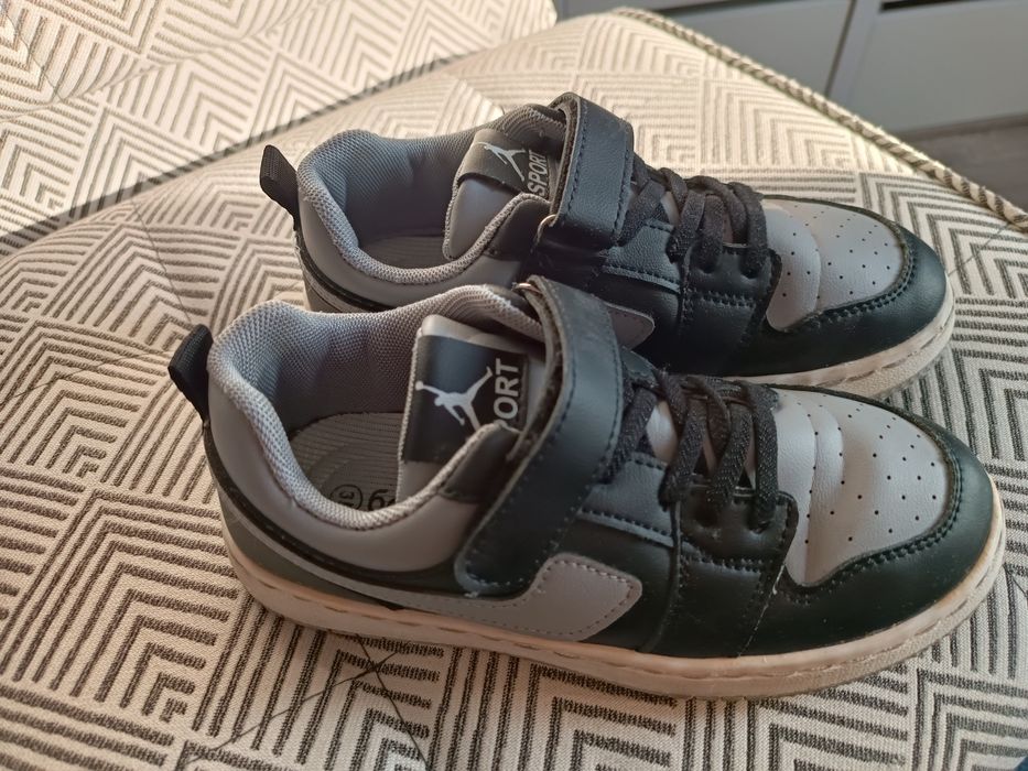 Продам кроссовки на мальчика