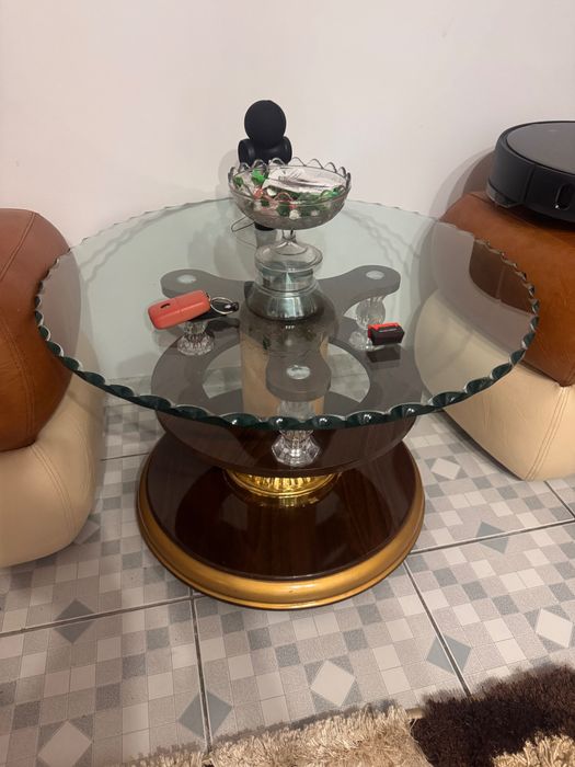 Masa cafea + două pufuri