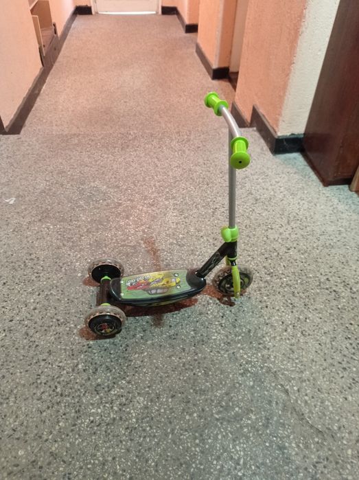 Тротинетка- триколка