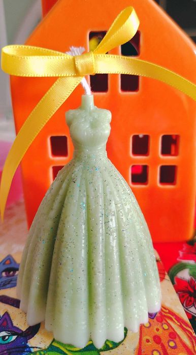 Свещи, фигури от восък