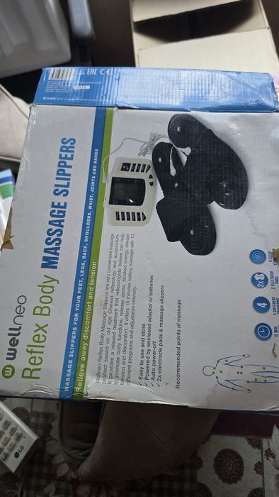 масажен уред Wellneo Reflex Body Massage Slippers