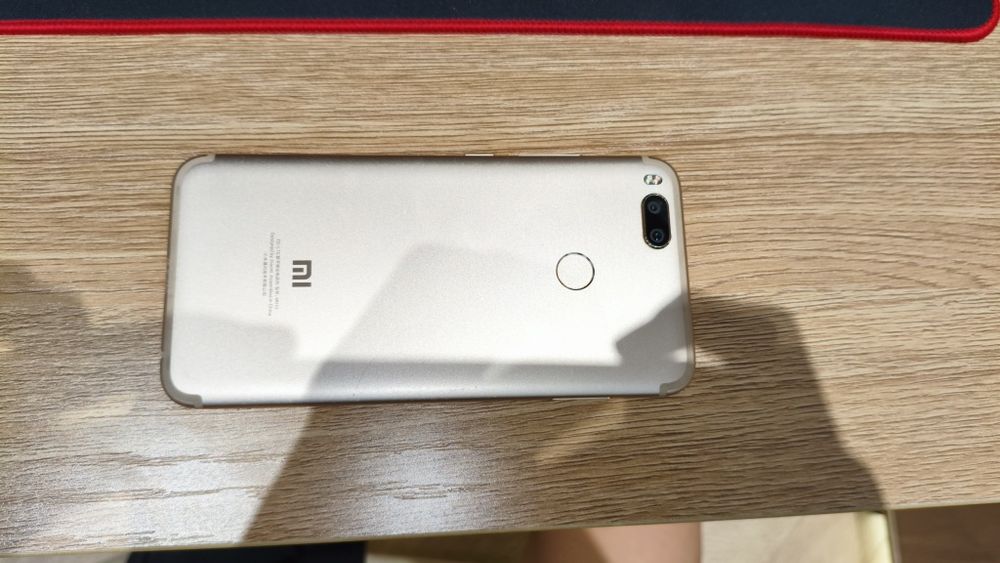 Xiaomi Mi A1 (4/64 ГБ, Gold).