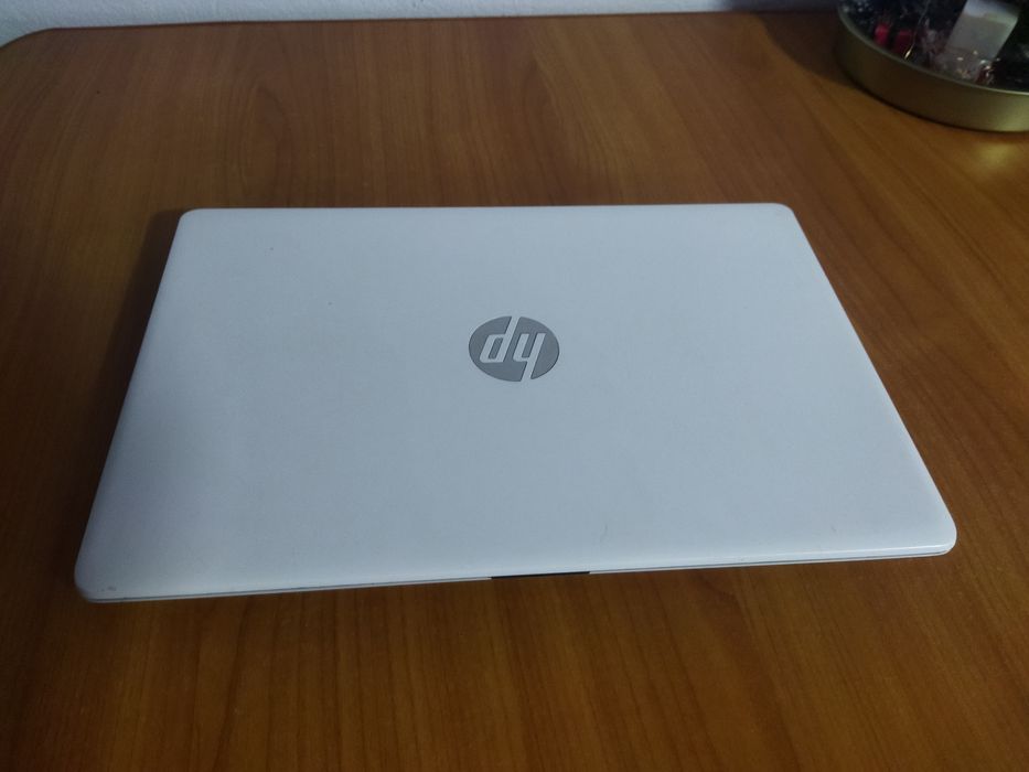 HP Stream 14 cu procesor Intel Celeron N4120.