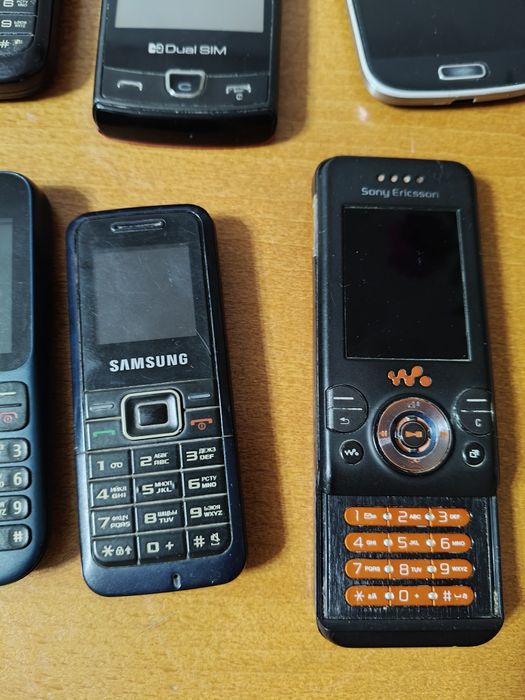Сотовые телефоны, 8 шт