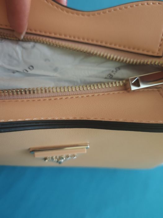 Дамска чанта Guess