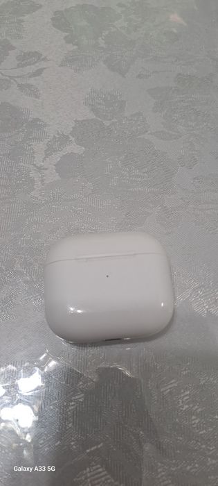 Продам безпроводные наушники все в оригинале.