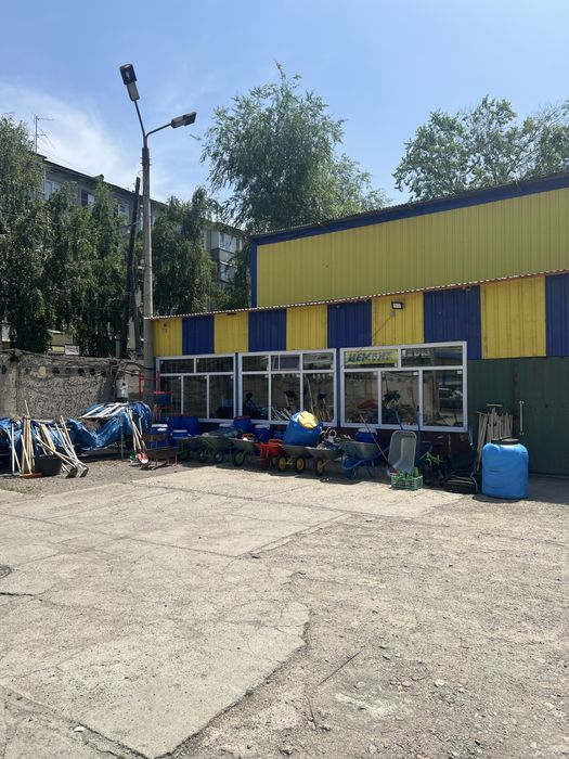 Носилки самодельные .Тачки .Лопаты .Вёдра