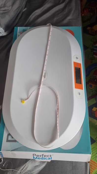 Cantar digital bebelusi cu banda de masurare