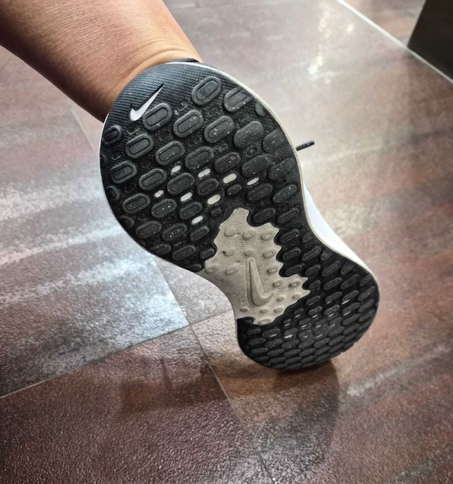 Маратонки Nike revolution 7