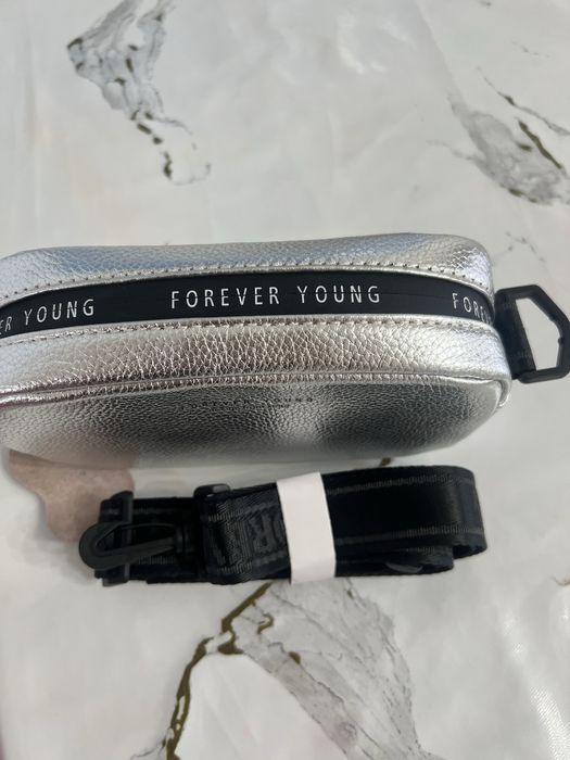 Продам новую кожаную сумочку