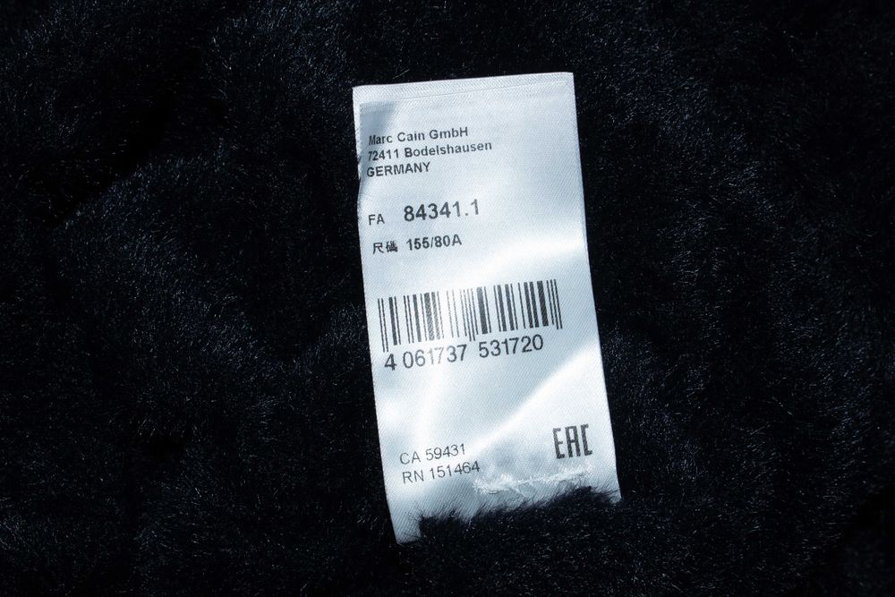 Marc Cain оригинален дамски пуловер черен рошав плюшен N1 Small