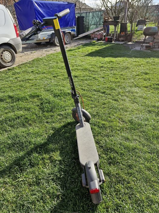 Vând trotineta electrica încă în garantie