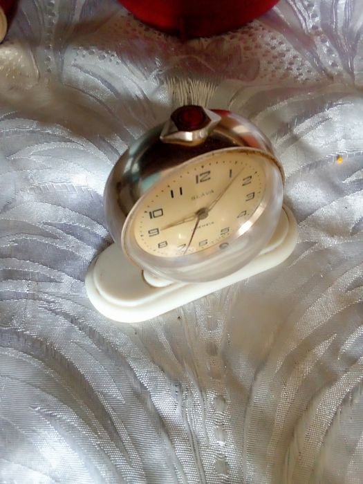 Разные часы и будильники