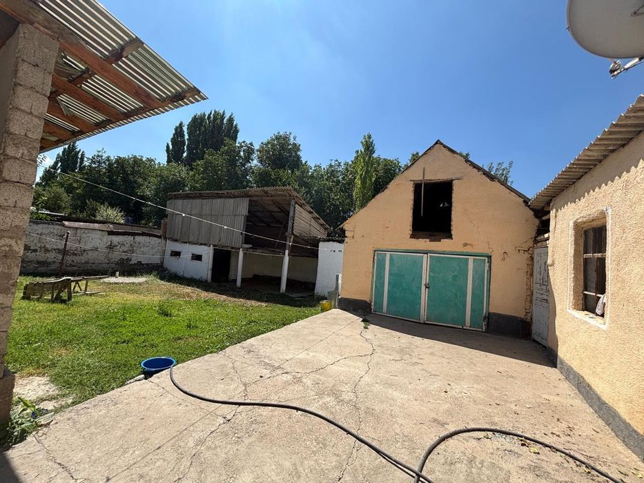 Продаётся дом со всеми хозяйствами