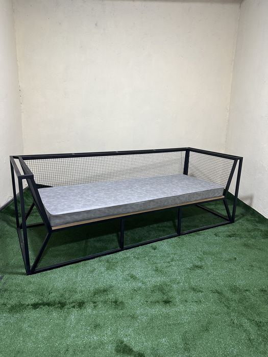 Диван в стиле лофт