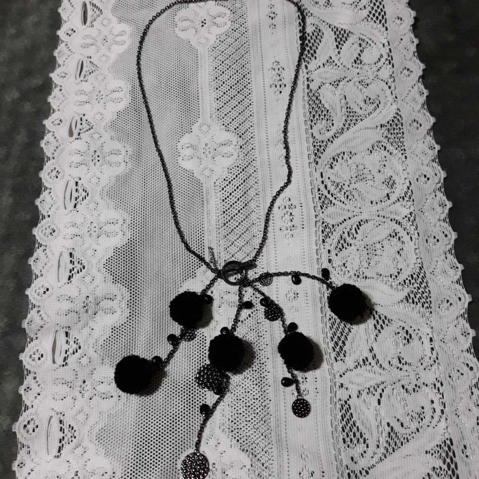 mikey  Колие с пухчета