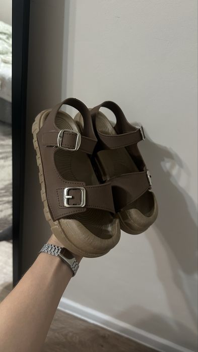 Новые сандали 33-34 размер