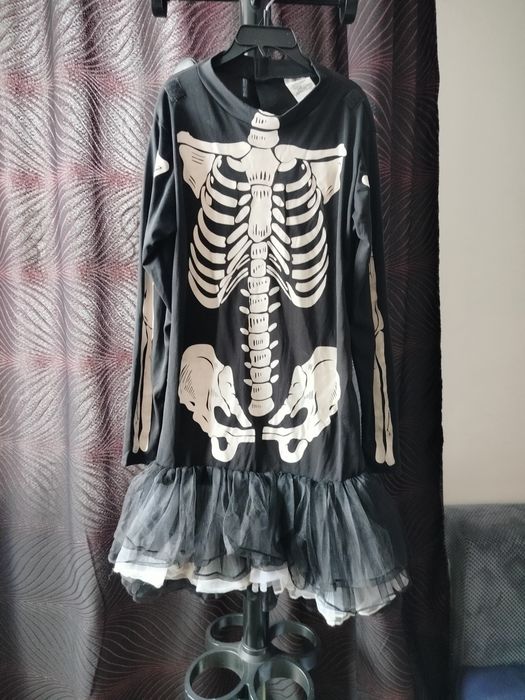 Vând costume de petrecere, festivități