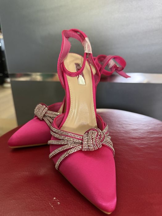 Pantofi eleganti roz cu eticheta