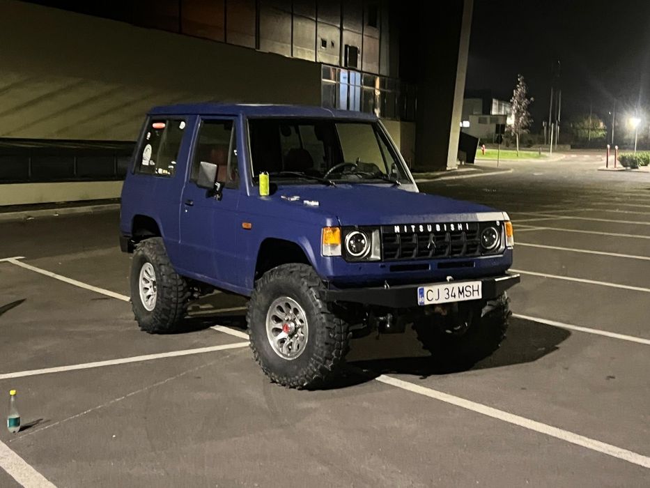Vând mitsubishi pajero mk1