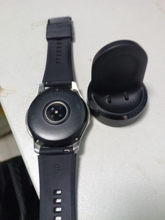 Продавам Samsung Galaxy watch SM-R800