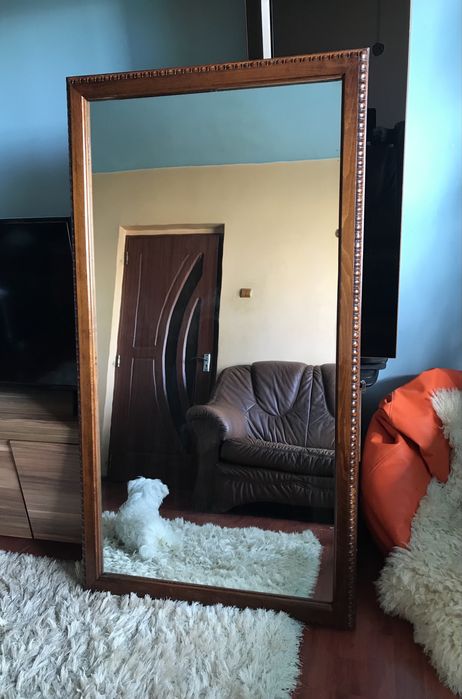 Oglinda veche cu rama din lemn masiv