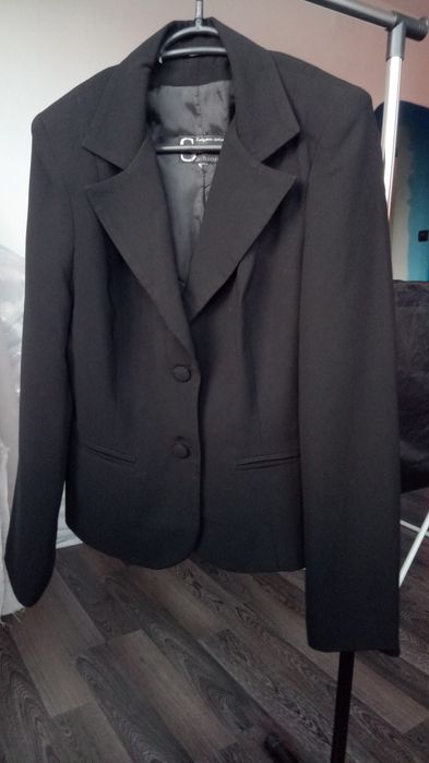 Дамско черно сако