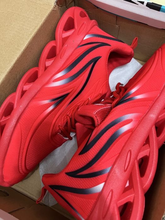 Продам новые кроссовки