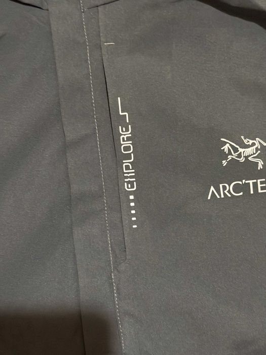 Jacheta de vant Arcteryx noua