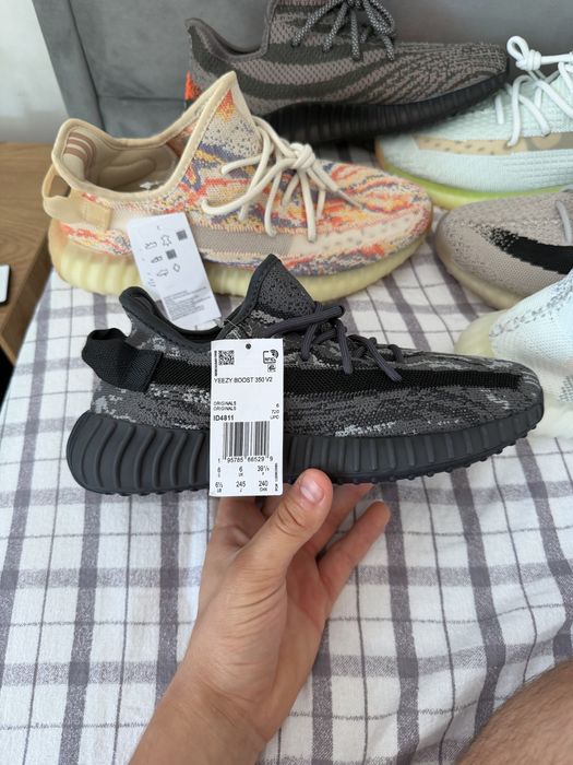 Adidasi yeezy noi