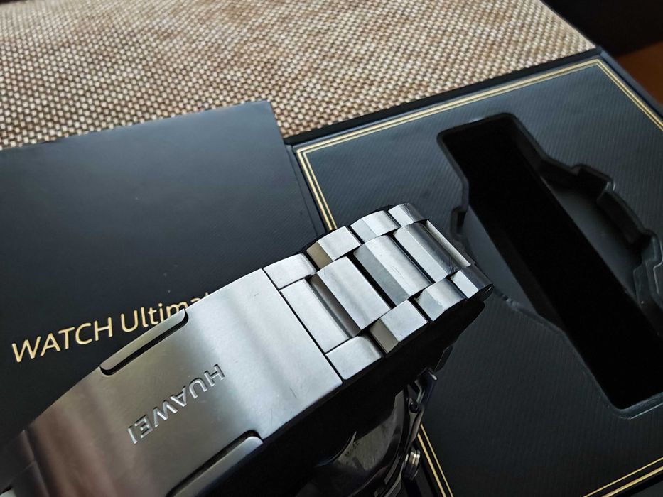 Продавам Huawei Watch Ultimate Titanium