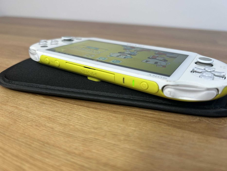 PS Vita Slim modată — cadou perfect, jocuri incluse | Japonia