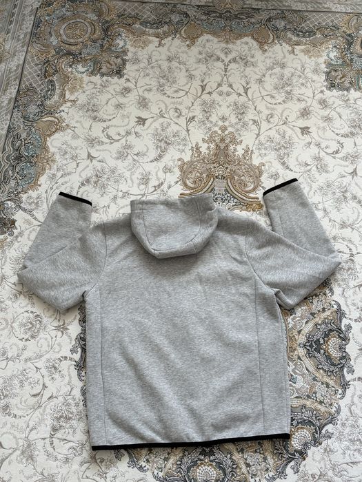 Продам зипку Nike tech fleece