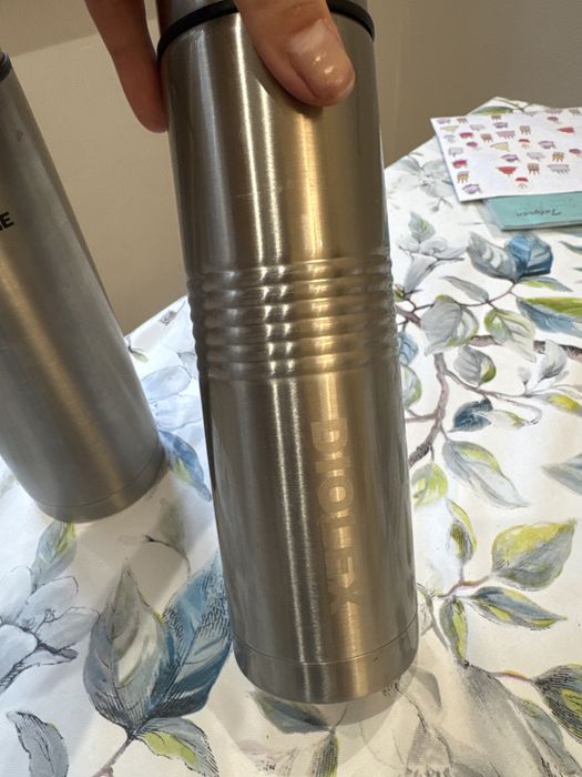 Продам 2 термоса