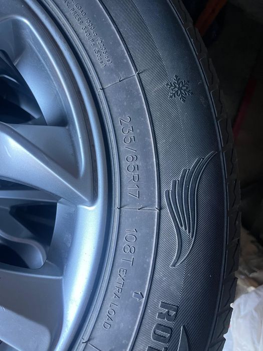 Продам комплект зимних колес R17