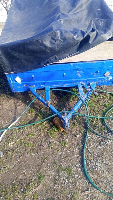 Remorcuta veche pe foi de arc