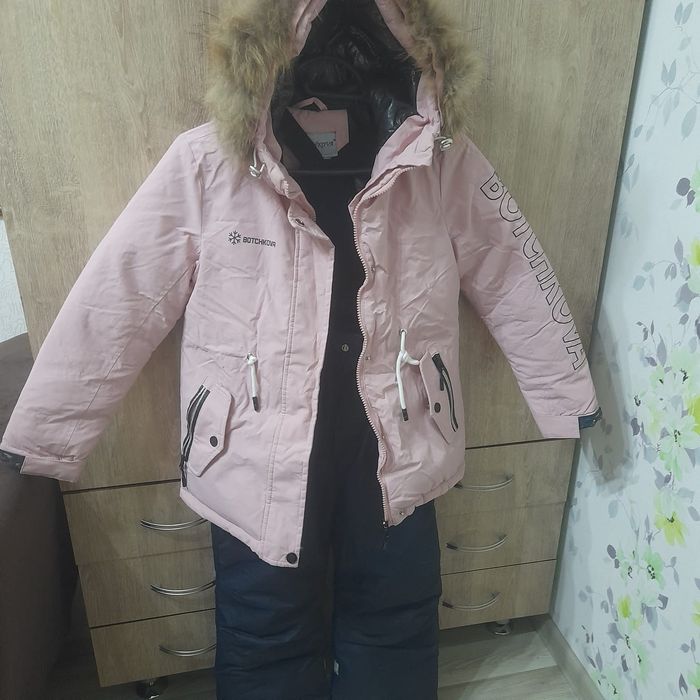 Продам комбинезон для девочки.