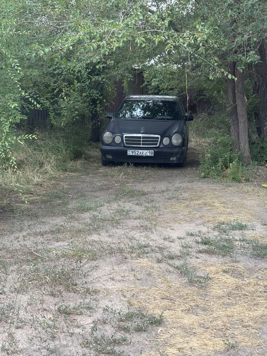 Продам мерседес 210