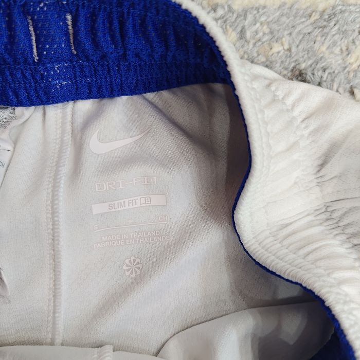 Vând pantaloni scurți pentru fotbal, marca Nike, originali